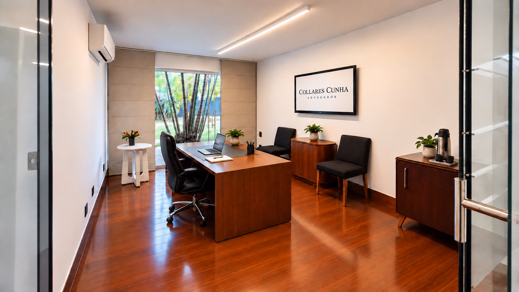 Gabinete de atendimento individual com sobriedade e requinte